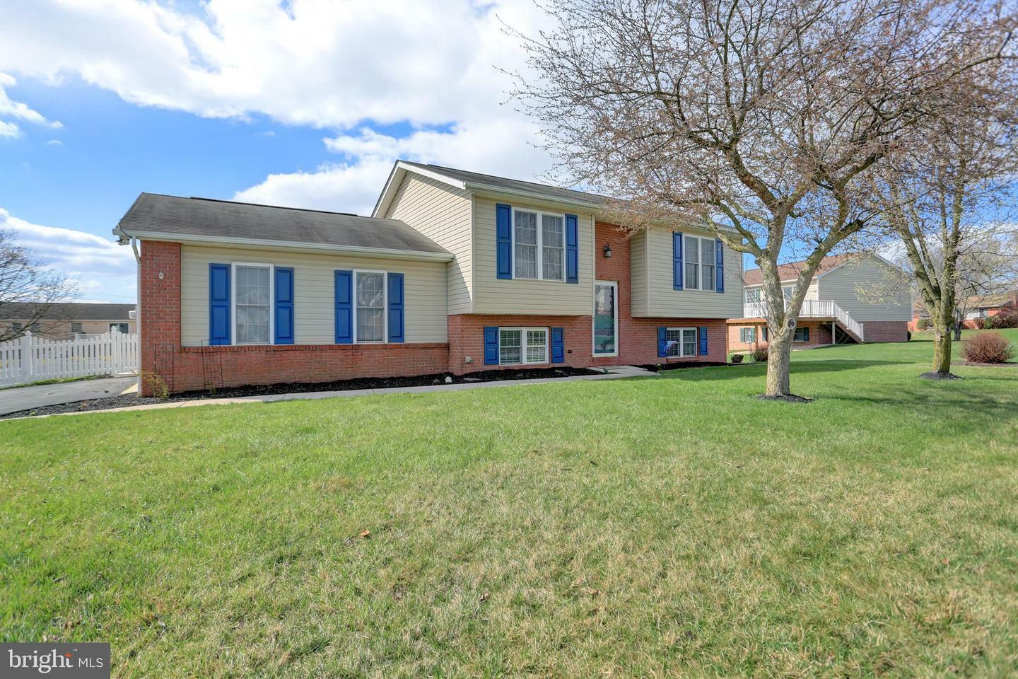 Property Photo: 422 Carolle Street PA 17225