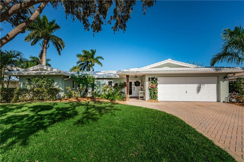 Property Photo:  2033 Tanglewood Drive NE  FL 33702 