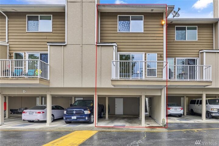 Property Photo: 18530 52nd Avenue W D5 WA 98037