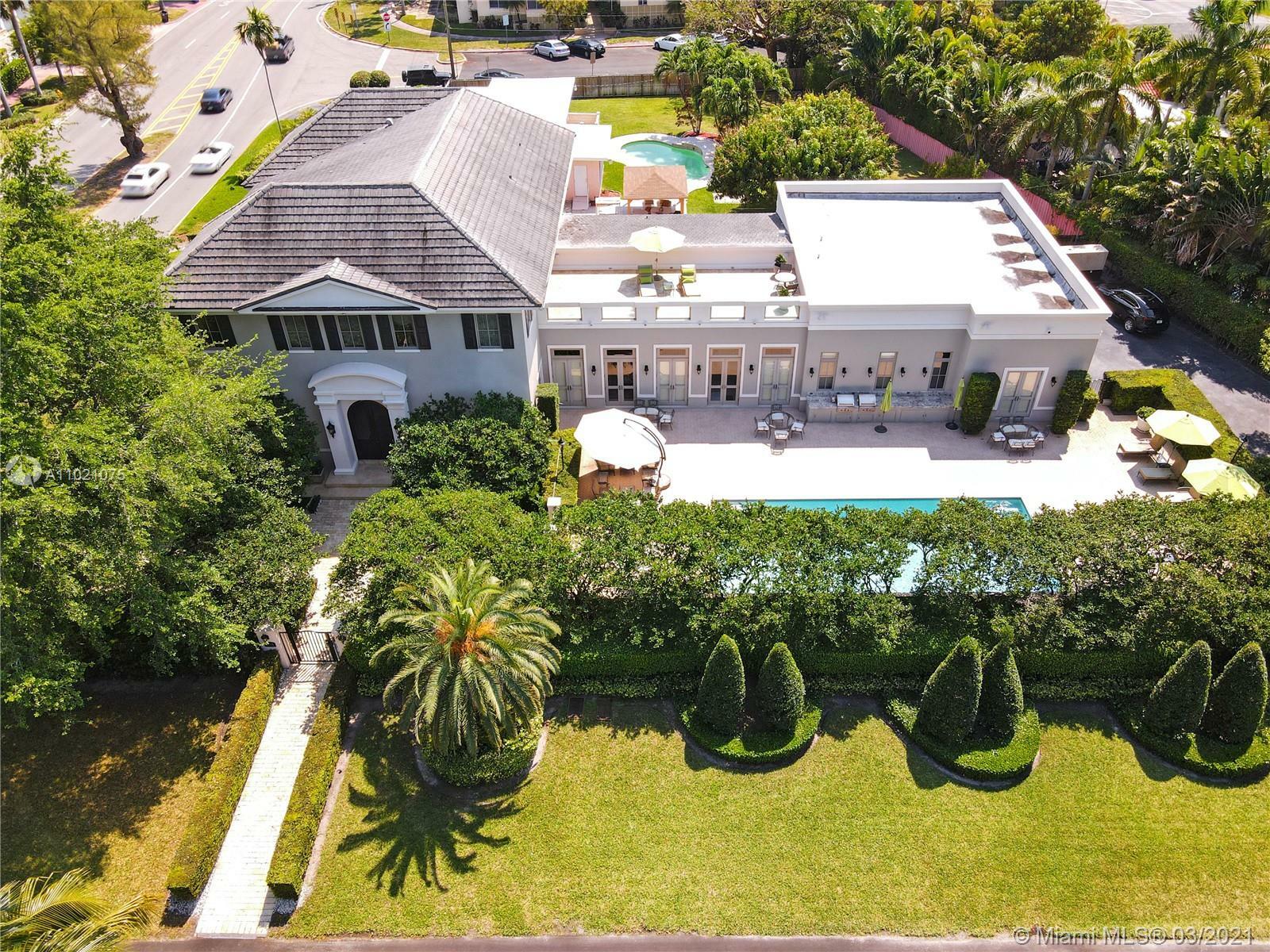 Property Photo: 3014 Pine Tree Dr FL 33140