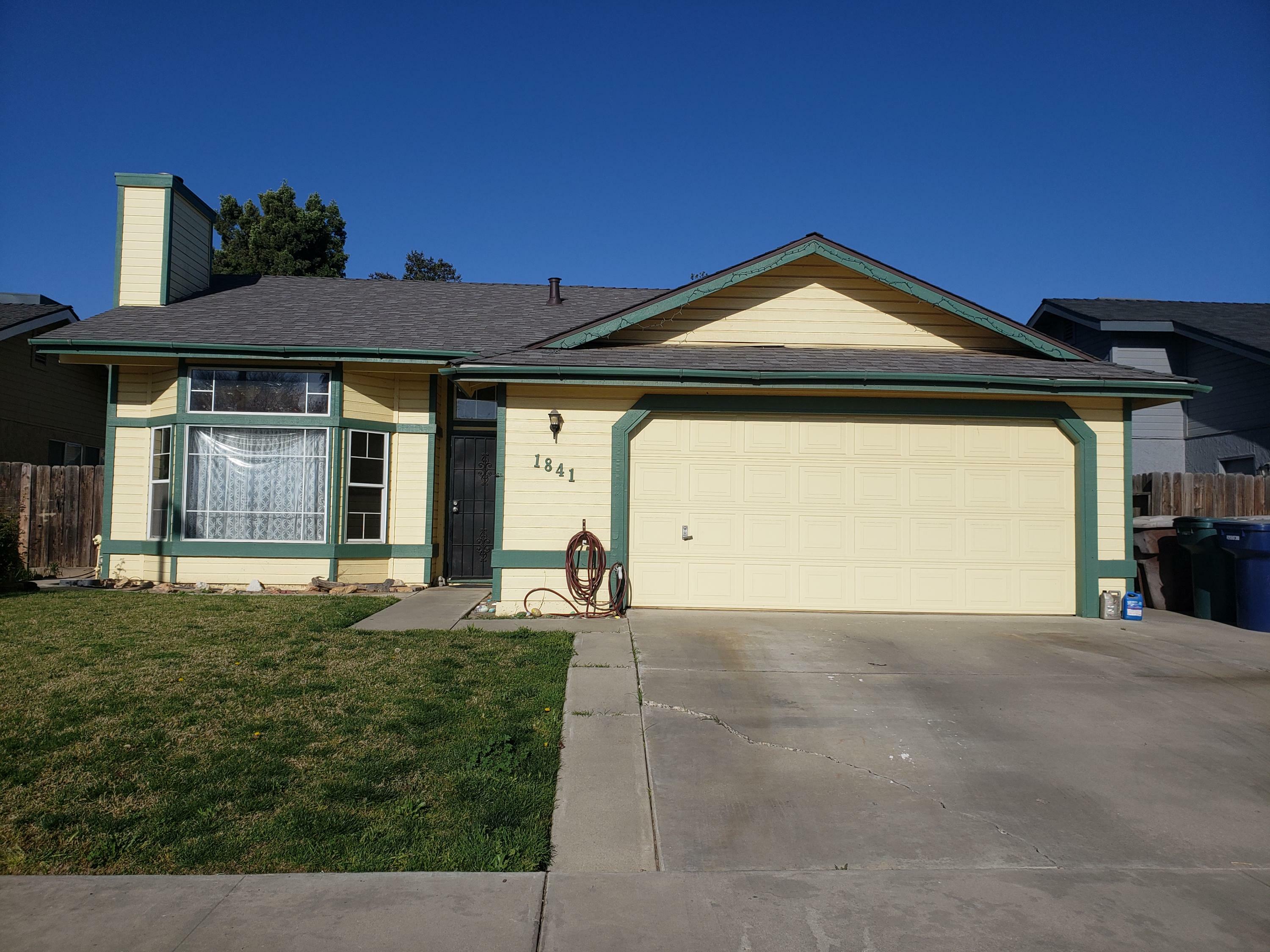 1841 S Irwin Street  Tulare CA 93274 photo