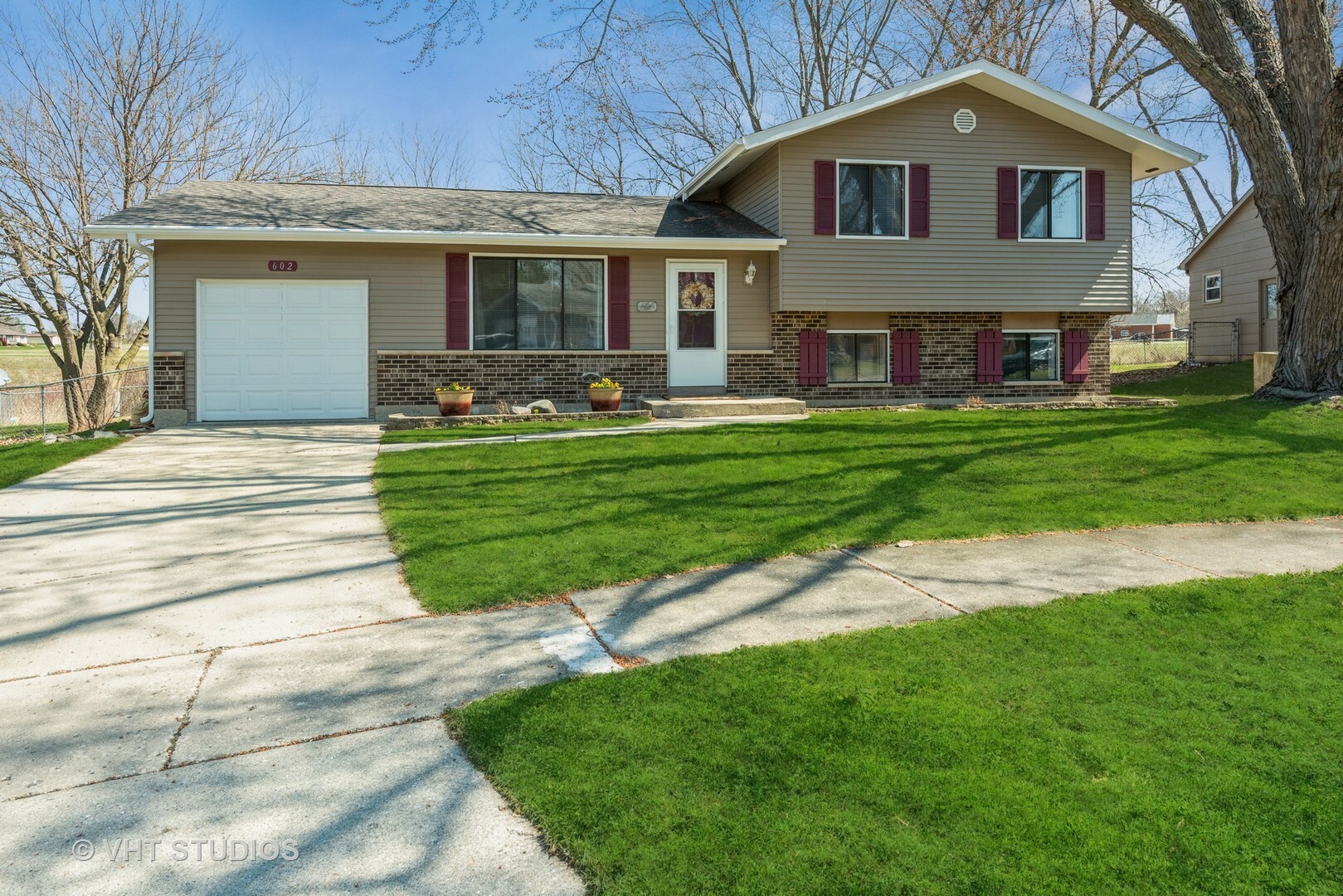 Property Photo:  602 Silbury Court  IL 60050 