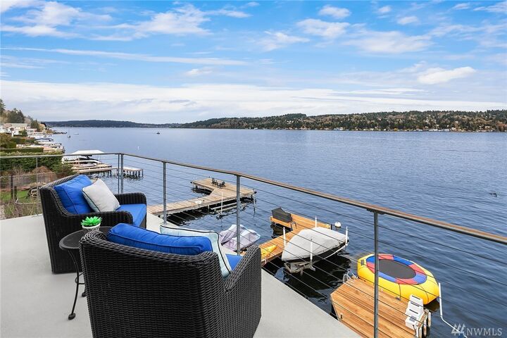 10718 Riviera Place NE  Seattle WA 98125 photo