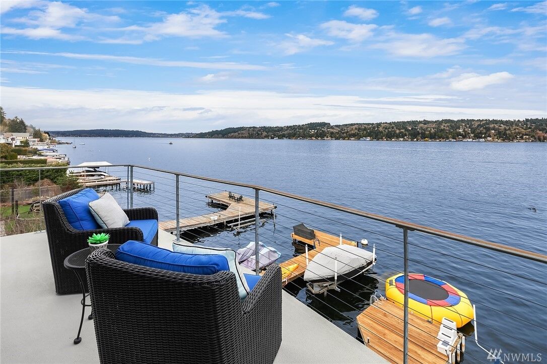 Property Photo: 10718 Riviera Place NE WA 98125