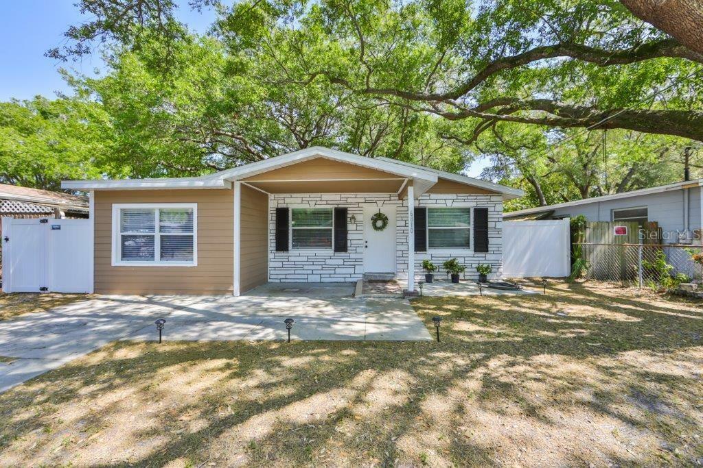 Property Photo:  6810 S Hesperides Street  FL 33616 