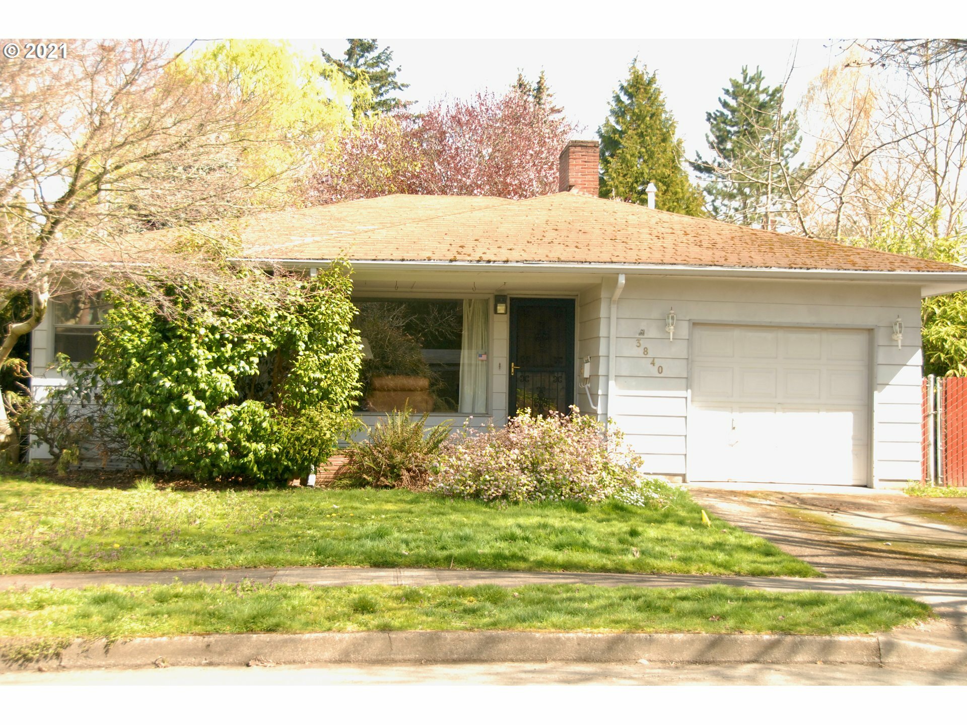 Property Photo:  3840 SE 50th Ave  OR 97206 
