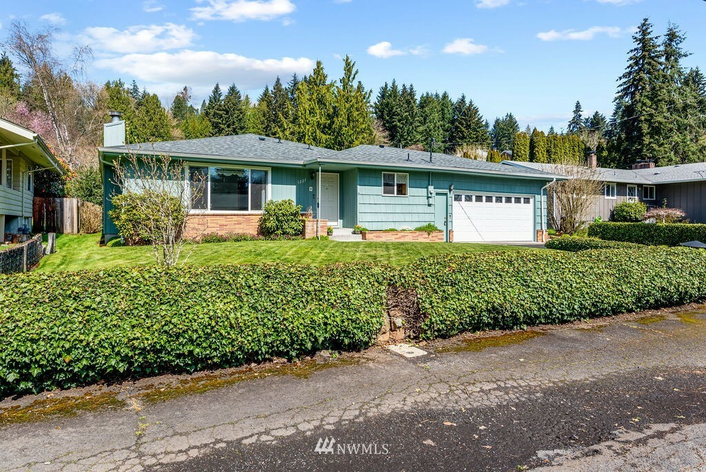 Property Photo:  1227 Spruce Street  WA 98632 