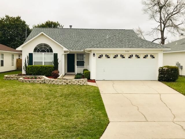 Property Photo: 962 John Wayne Circle FL 32547