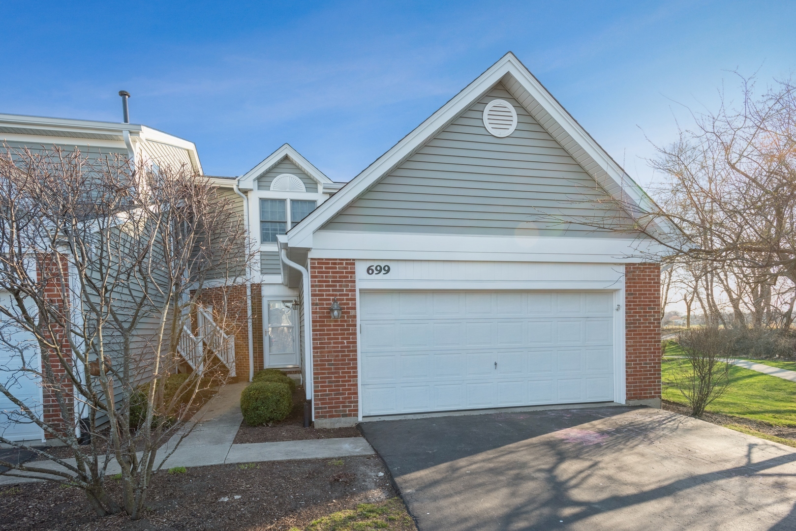 Property Photo: 699 Daybreak Lane IL 60188