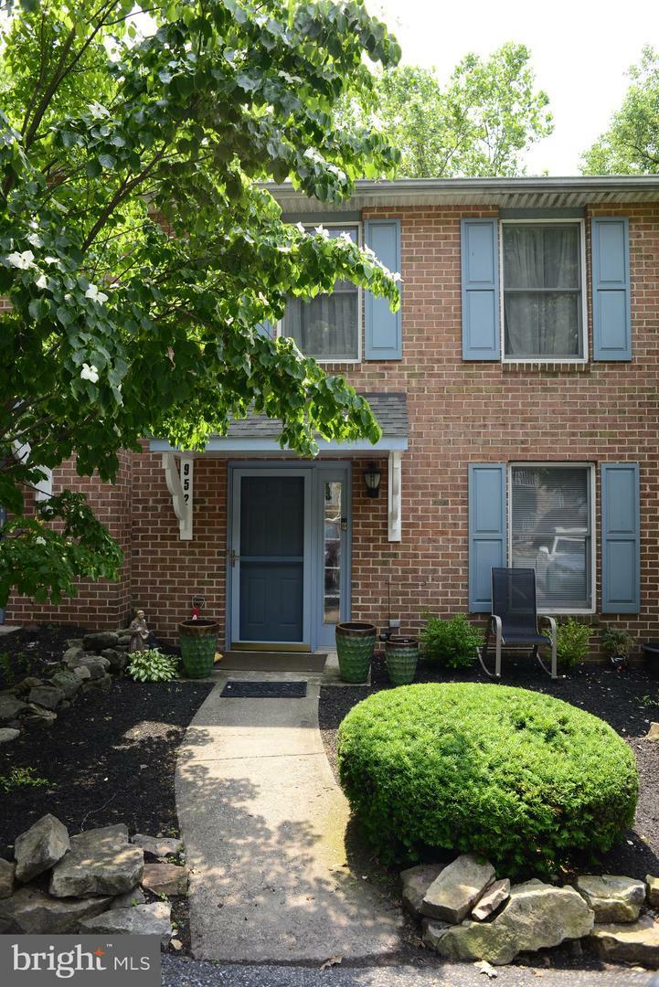 Property Photo:  952 Innsbruck Drive  PA 17036 