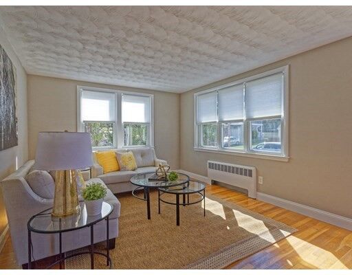 Property Photo:  5 Place Ln  MA 01801 