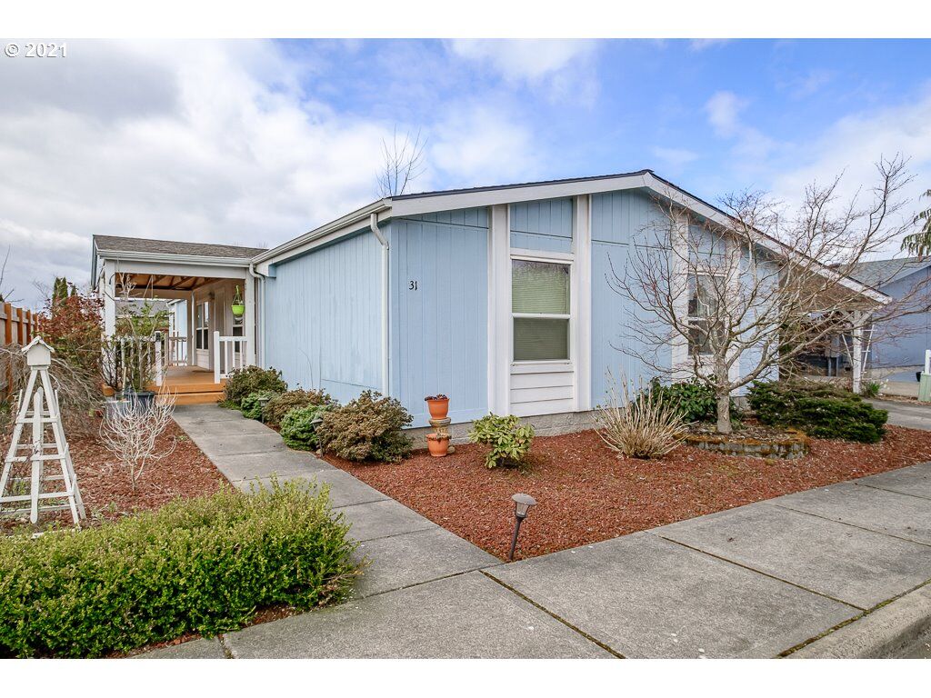 Property Photo:  1015 Oak St  OR 97381 