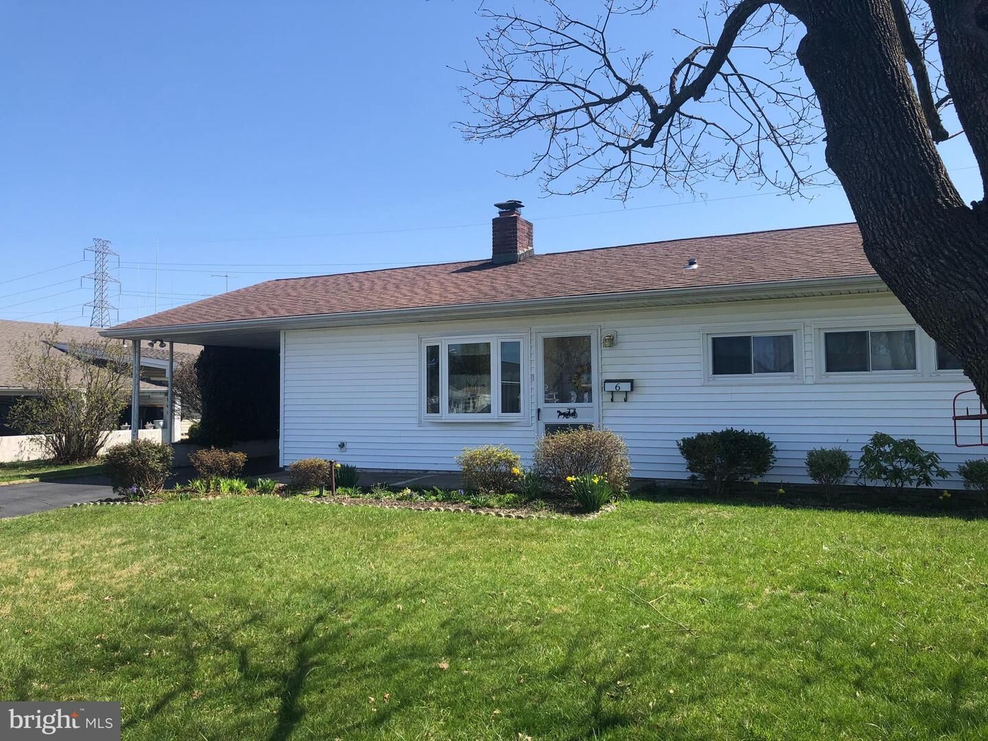 Property Photo: 6 Serpentine Lane PA 19055