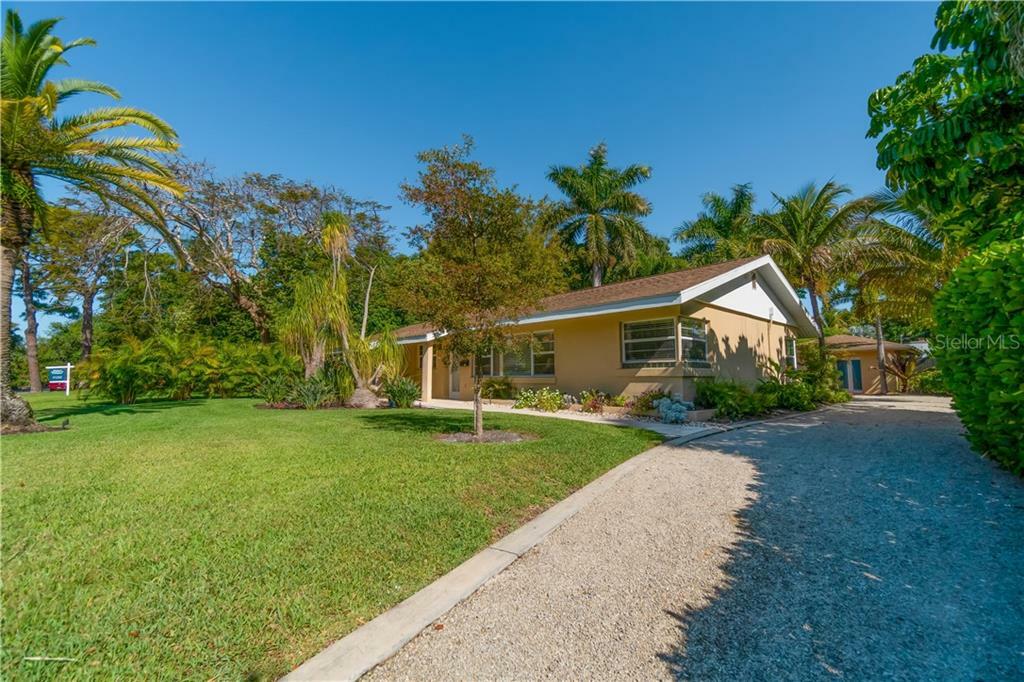 Property Photo: 604 Armada Road S FL 34285