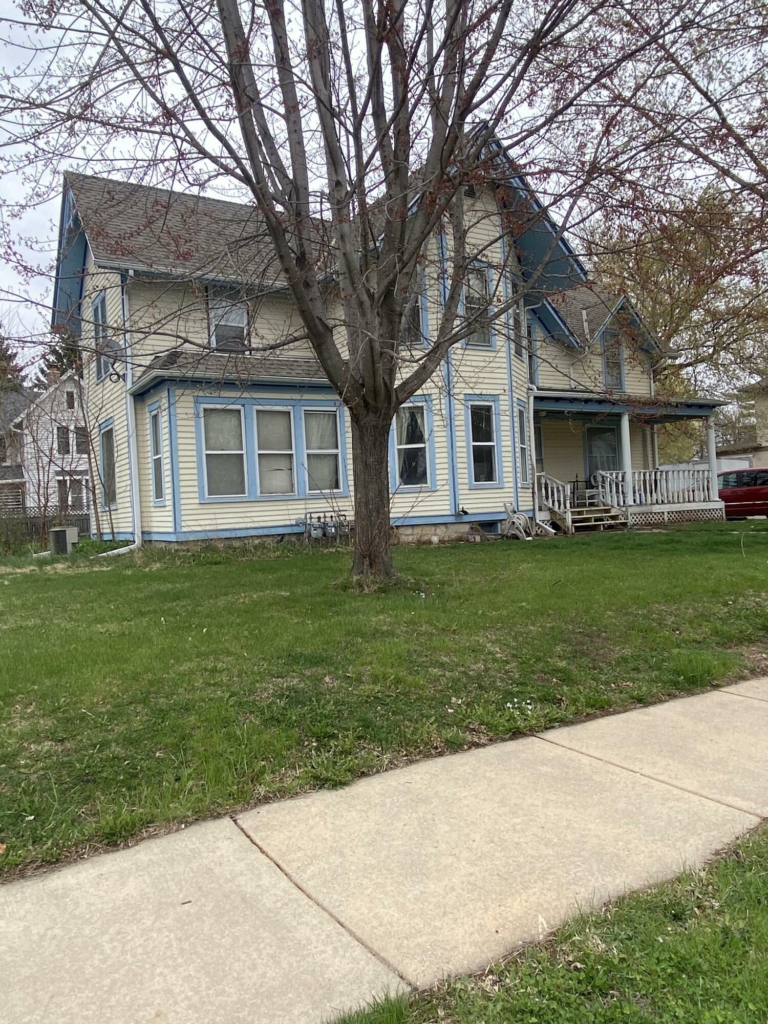 Property Photo:  364 W South St  WI 53066 