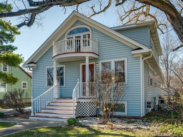 Property Photo: 20 Oak Lane Drive IL 60046