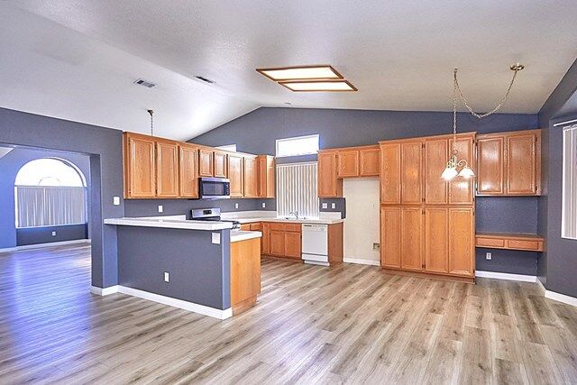 Property Photo: 13810 Ivanpah Road CA 92307