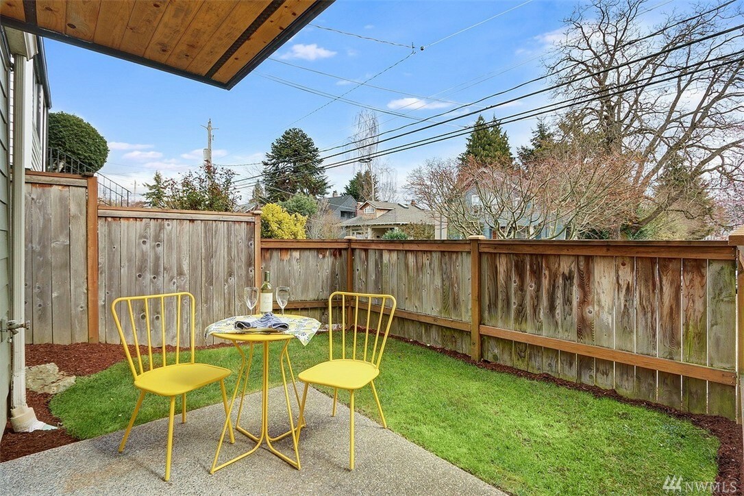 Property Photo:  1409 33rd Ave  WA 98122 