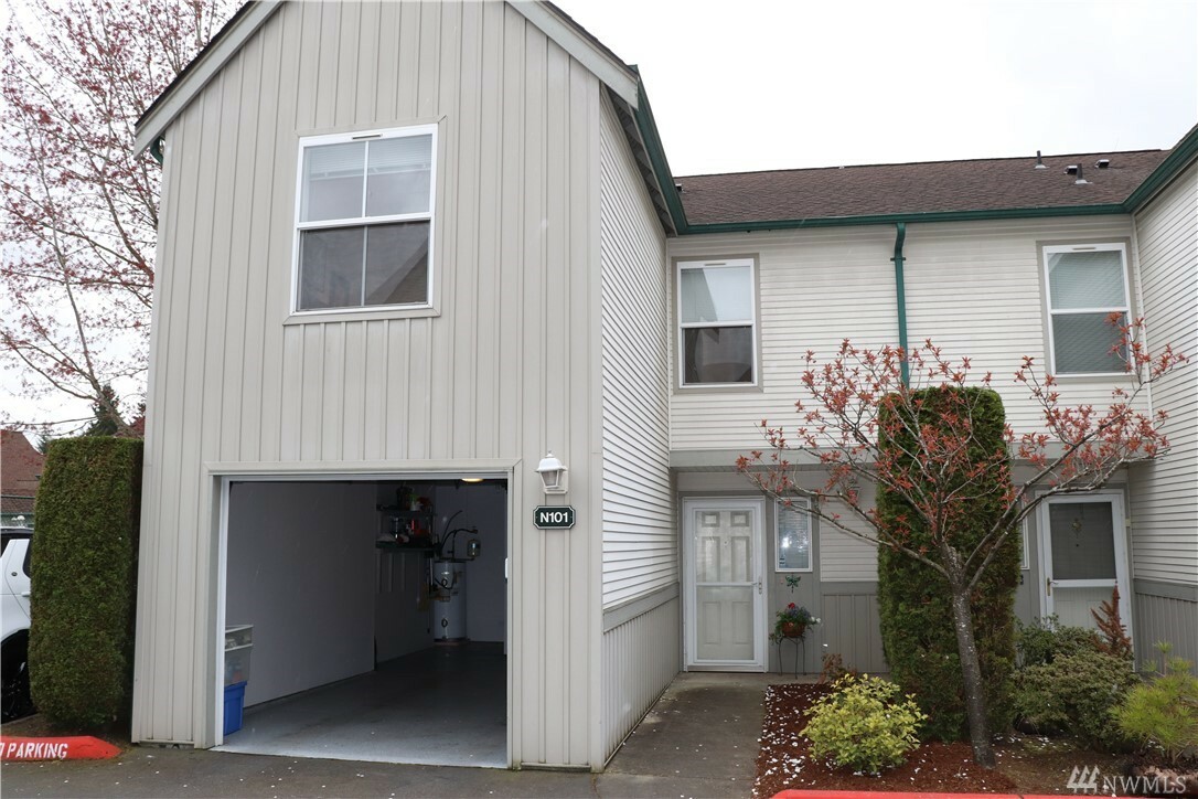 Property Photo:  6613 S 239th St N101  WA 98032 