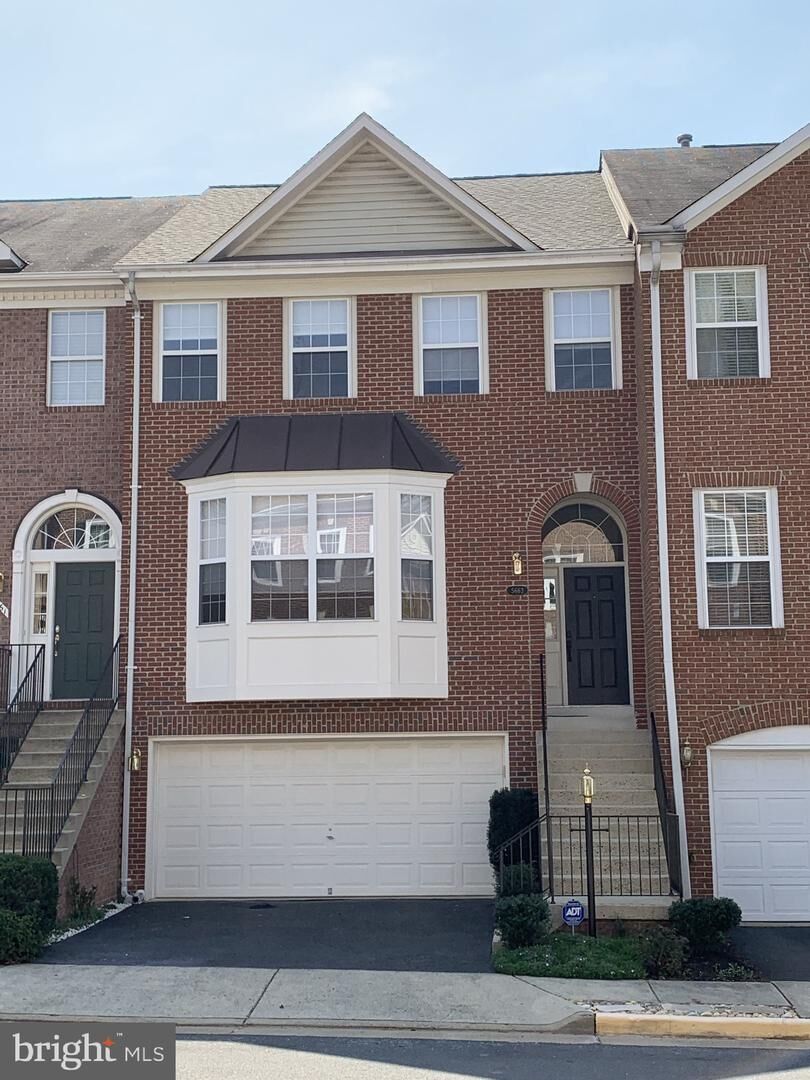 Property Photo: 5663 Governors Pond Circle VA 22310