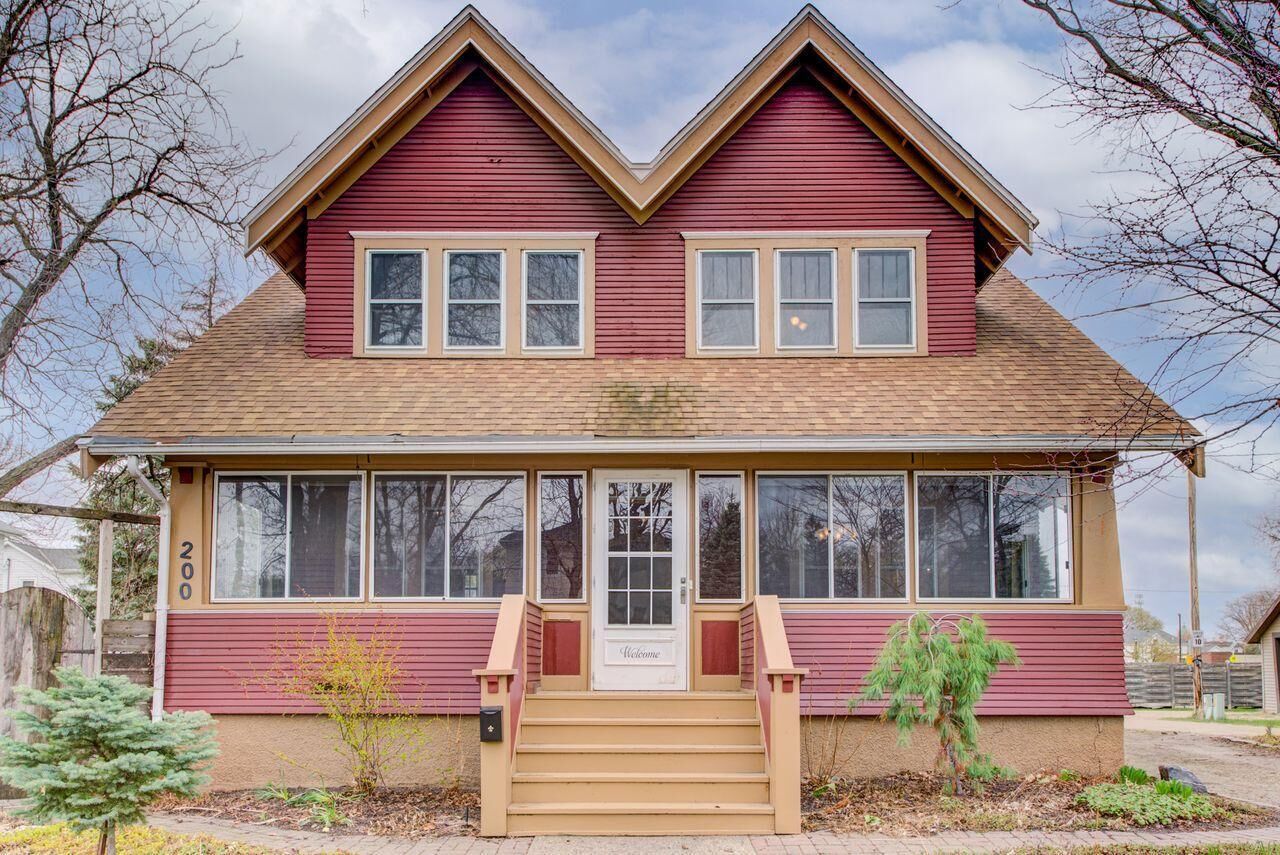 Property Photo:  200 6th Street SE  MN 56093 