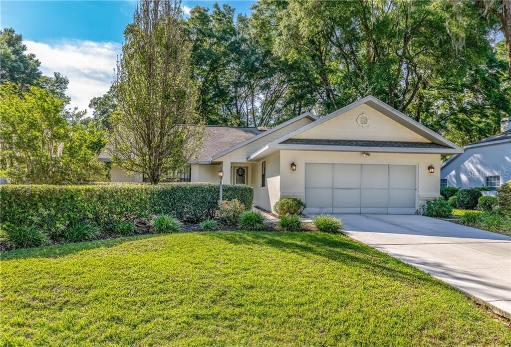 Property Photo: 8755 SW 190th Circle FL 34432