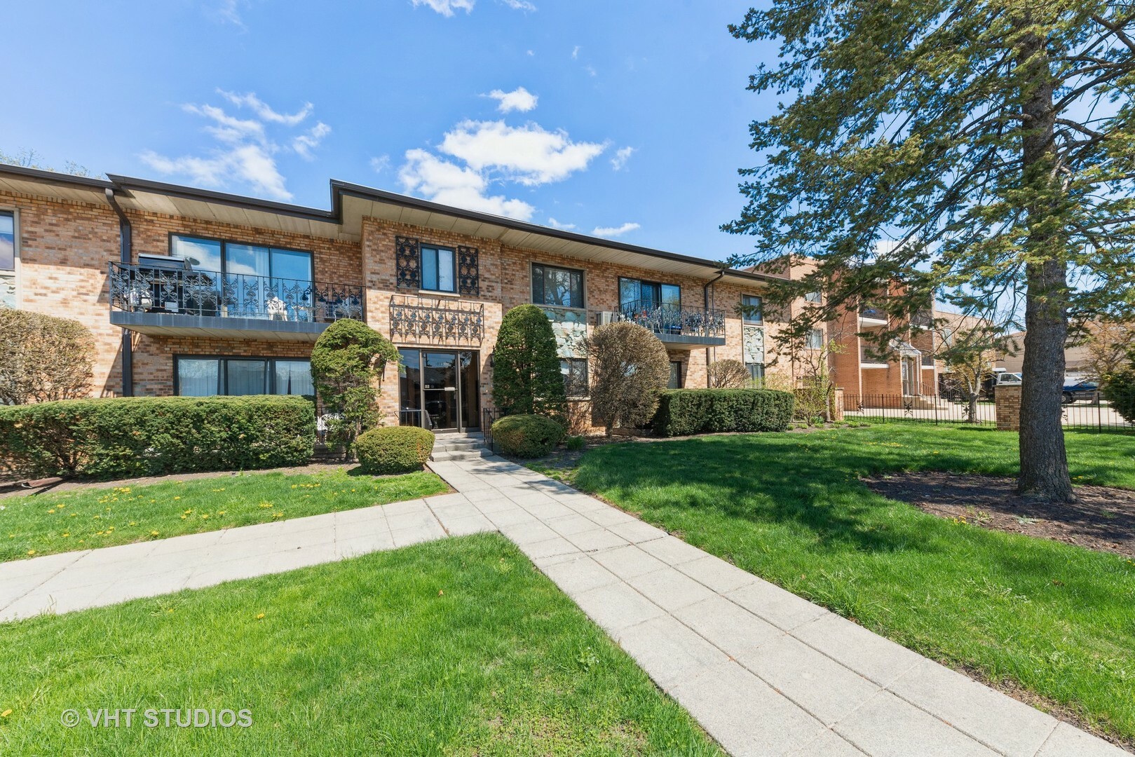 Property Photo: 1033 Busse Highway 1D IL 60068