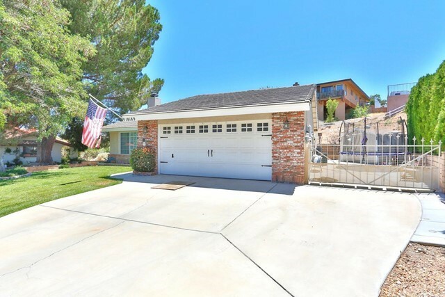 Property Photo:  18189 Country Glen Lane  CA 92395 