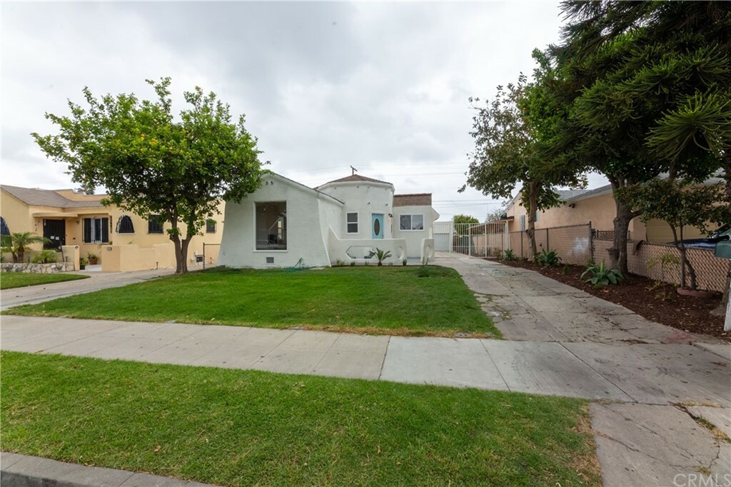 Property Photo:  439 W School Street  CA 90220 