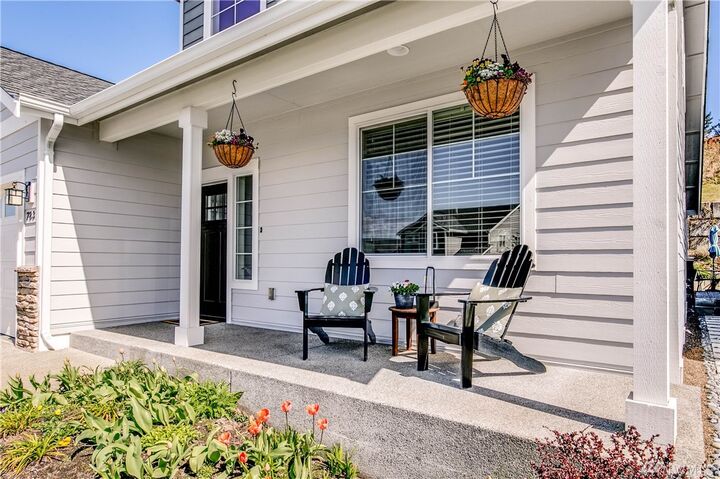 Property Photo:  783 Freedom Ct SE  WA 98366 