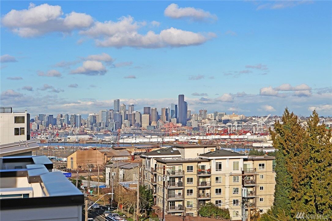 Property Photo:  3088 SW Avalon Wy H  WA 98126 