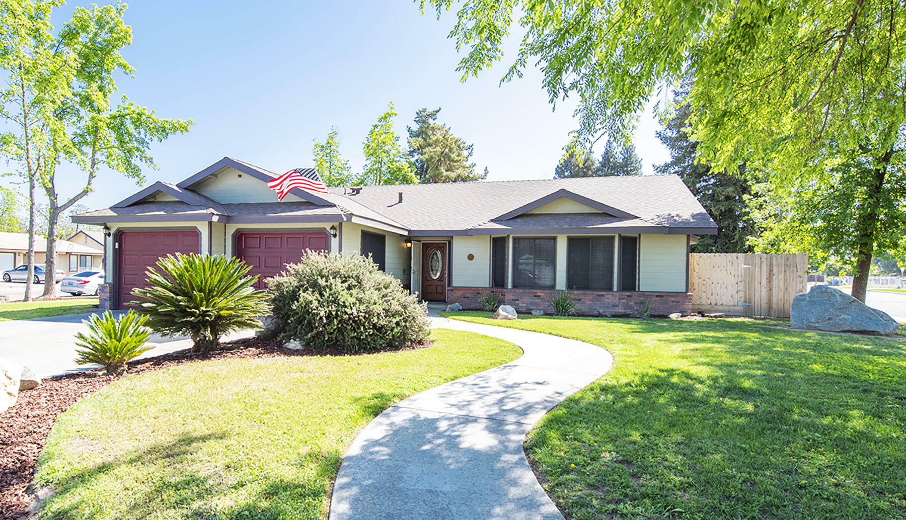 Property Photo:  1620 N Regina Street  CA 93292 