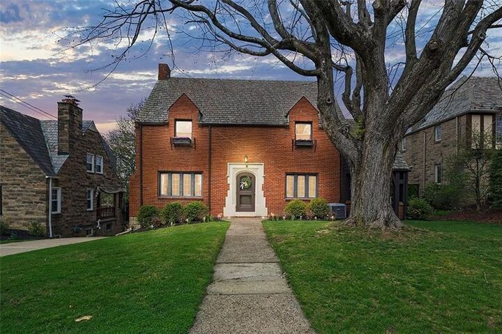 1430 Navahoe Dr  Mt. Lebanon PA 15228 photo