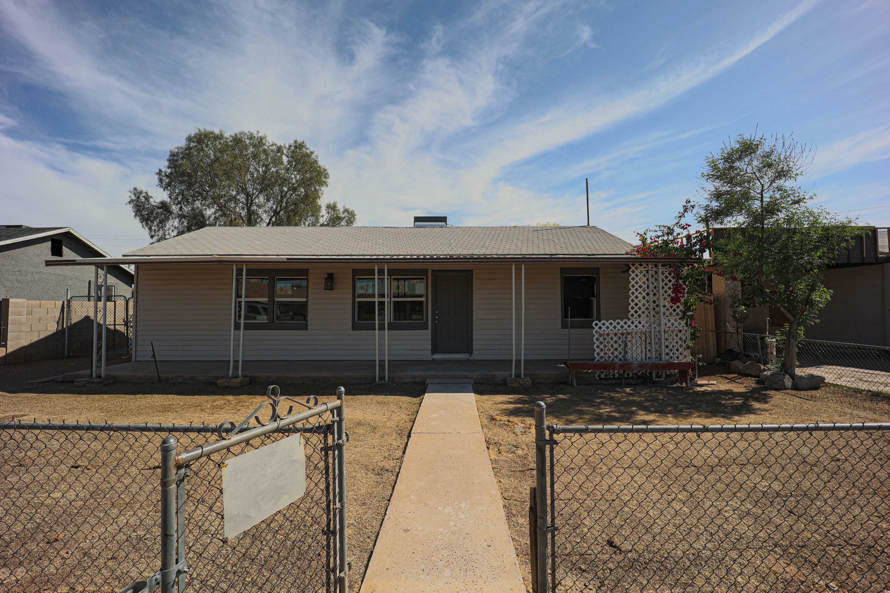 Property Photo:  619 W Chipman Road  AZ 85041 