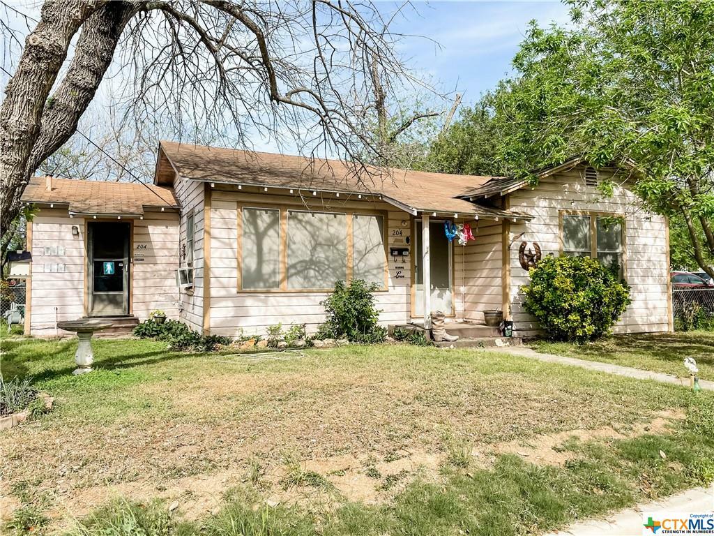 Property Photo:  204 Randolph Avenue  TX 78154 