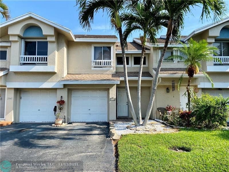 Property Photo: 2045 Discovery Cir FL 33442