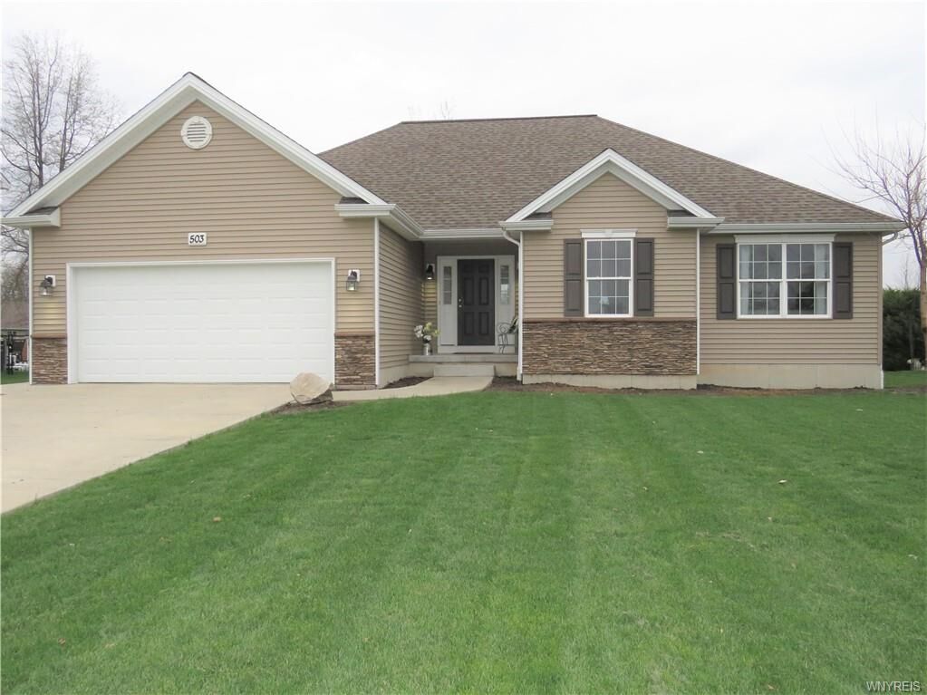 Property Photo: 503 Pin Oak Circle NY 14072