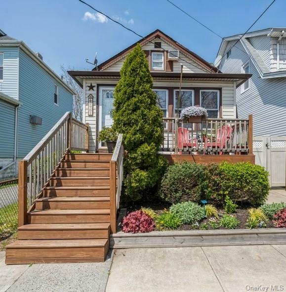 Property Photo:  2961 Philip Avenue  NY 10465 