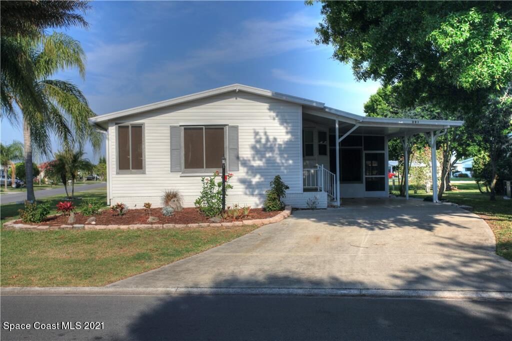 Property Photo: 301 Egret Circle FL 32976