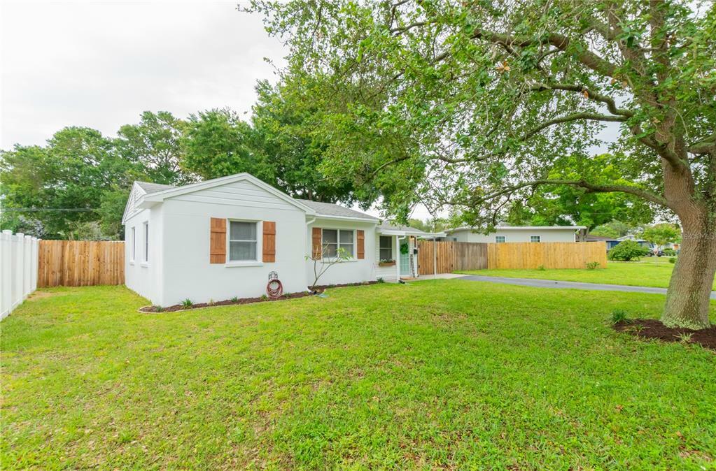 Property Photo:  1609 Winchester Road N  FL 33710 