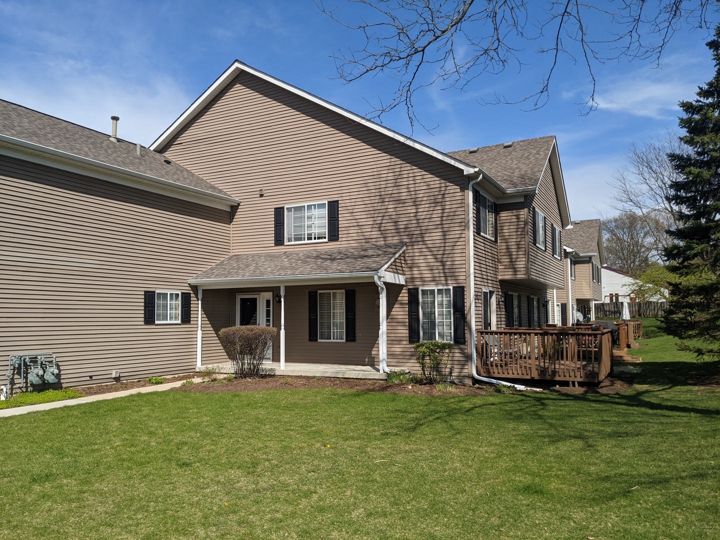 Property Photo: 442 Village Creek Drive 442 IL 60156