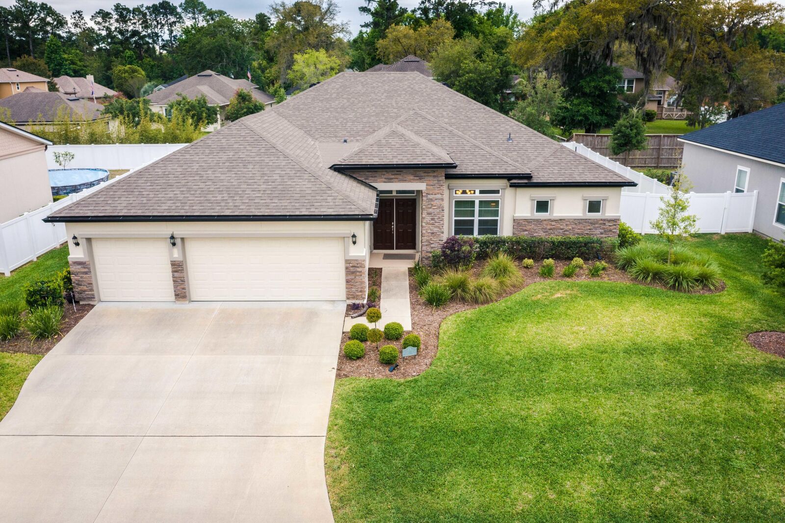 Property Photo: 2718 Haiden Oaks Drive FL 32223