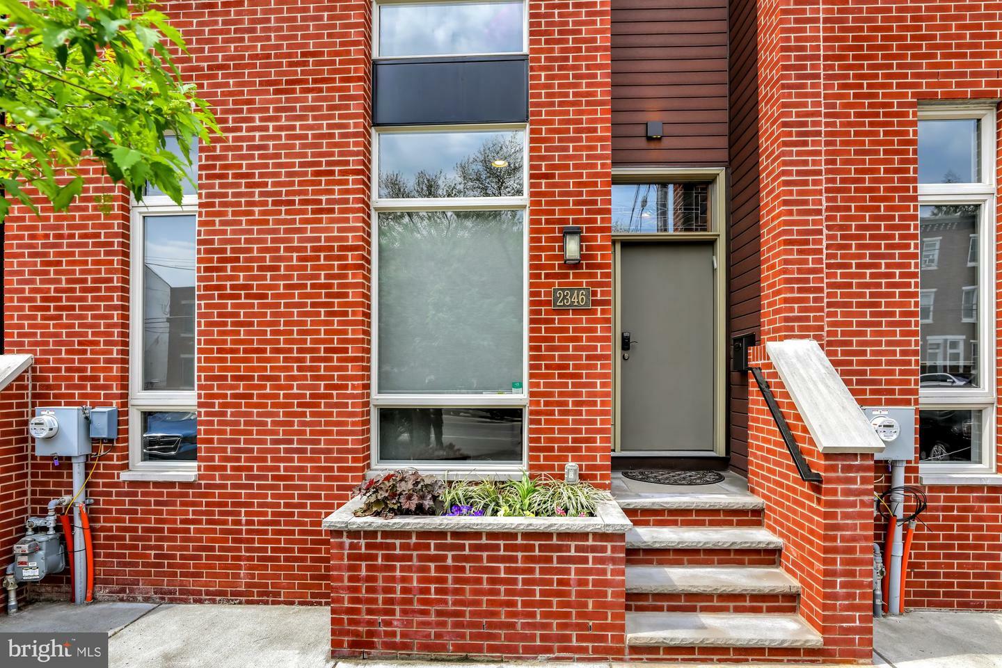 Property Photo:  2346 E York Street E  PA 19125 