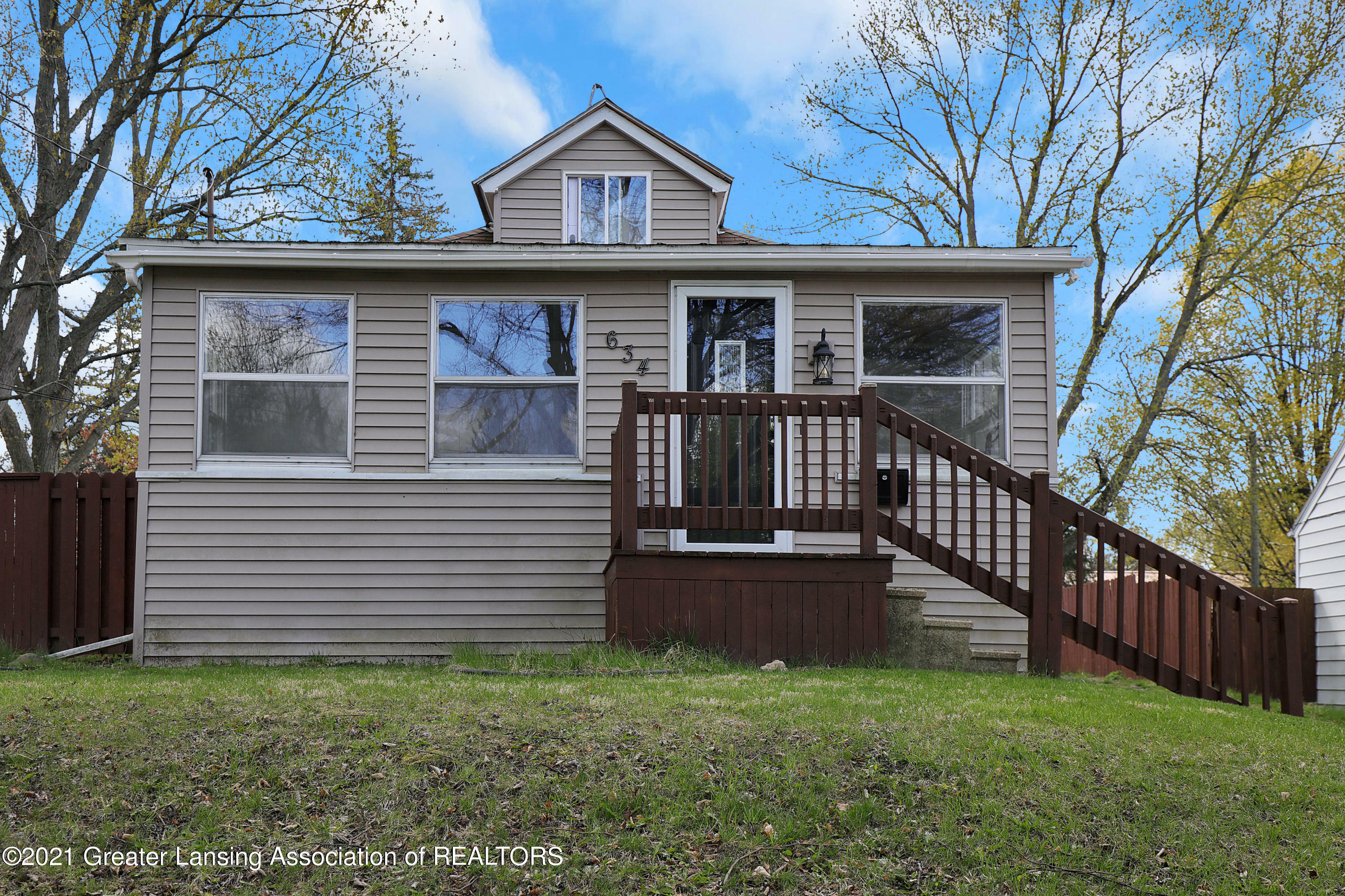 Property Photo:  634 Vernon Avenue  MI 48910 