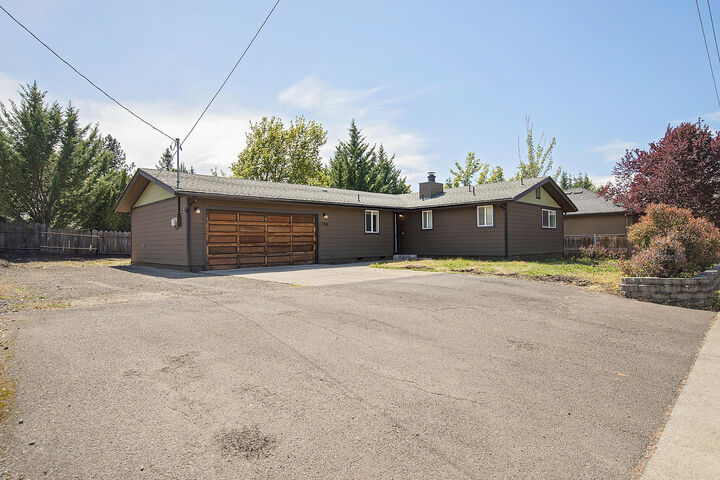 2756 Lone Pine Road  Medford OR 97504 photo