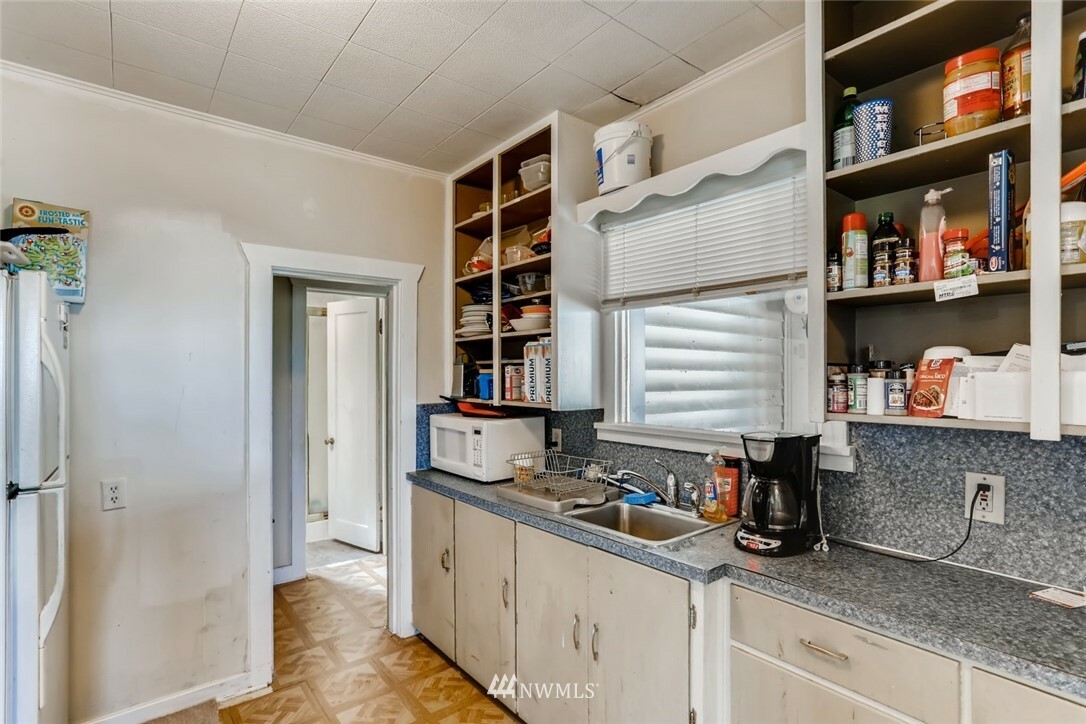 Property Photo:  