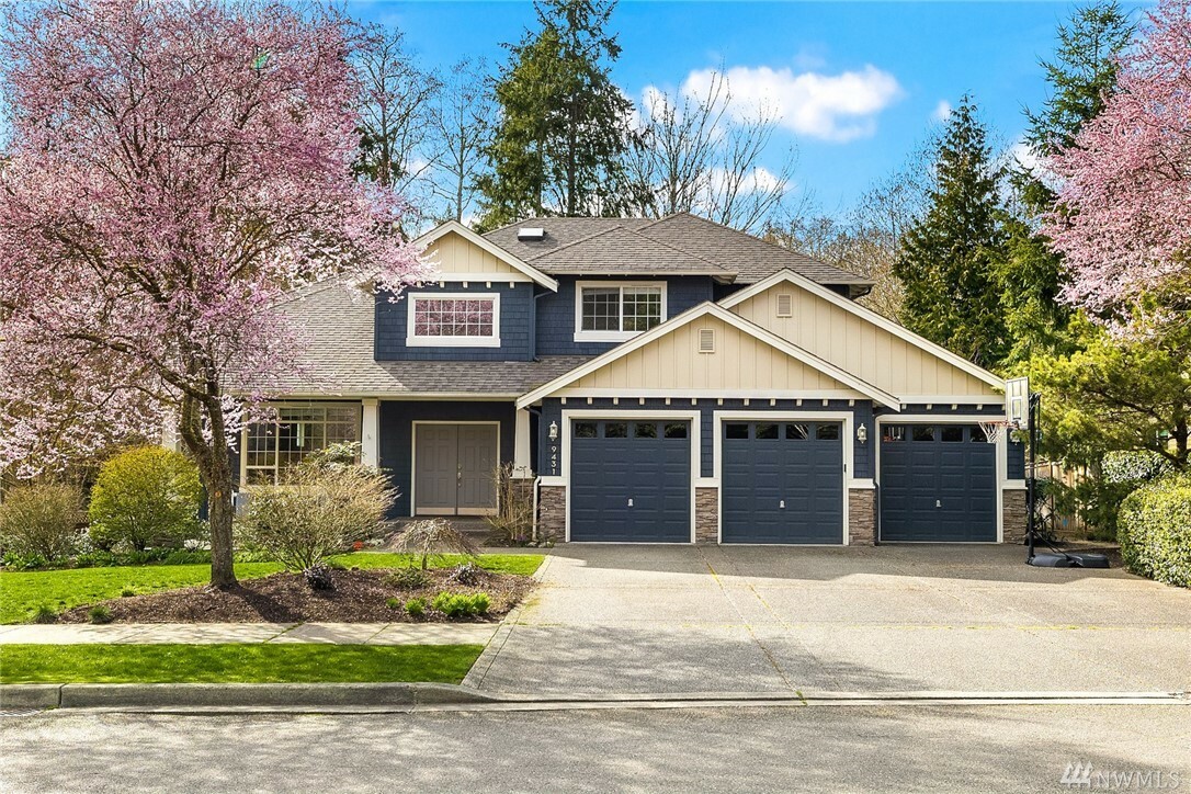 Property Photo: 9431 Capstan Dr NE WA 98110