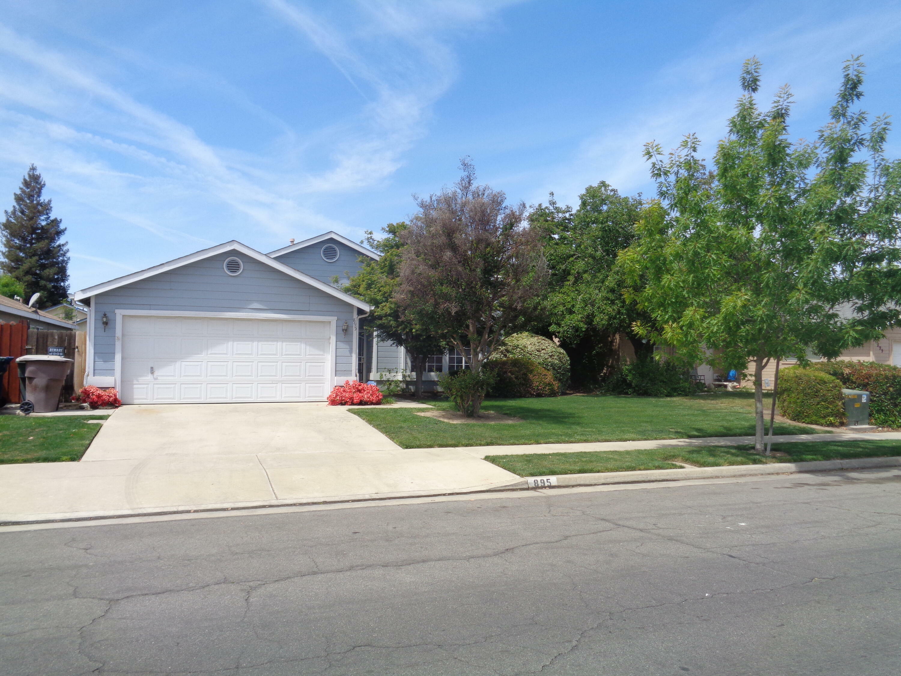 895 N Sacramento Street  Tulare CA 93274 photo