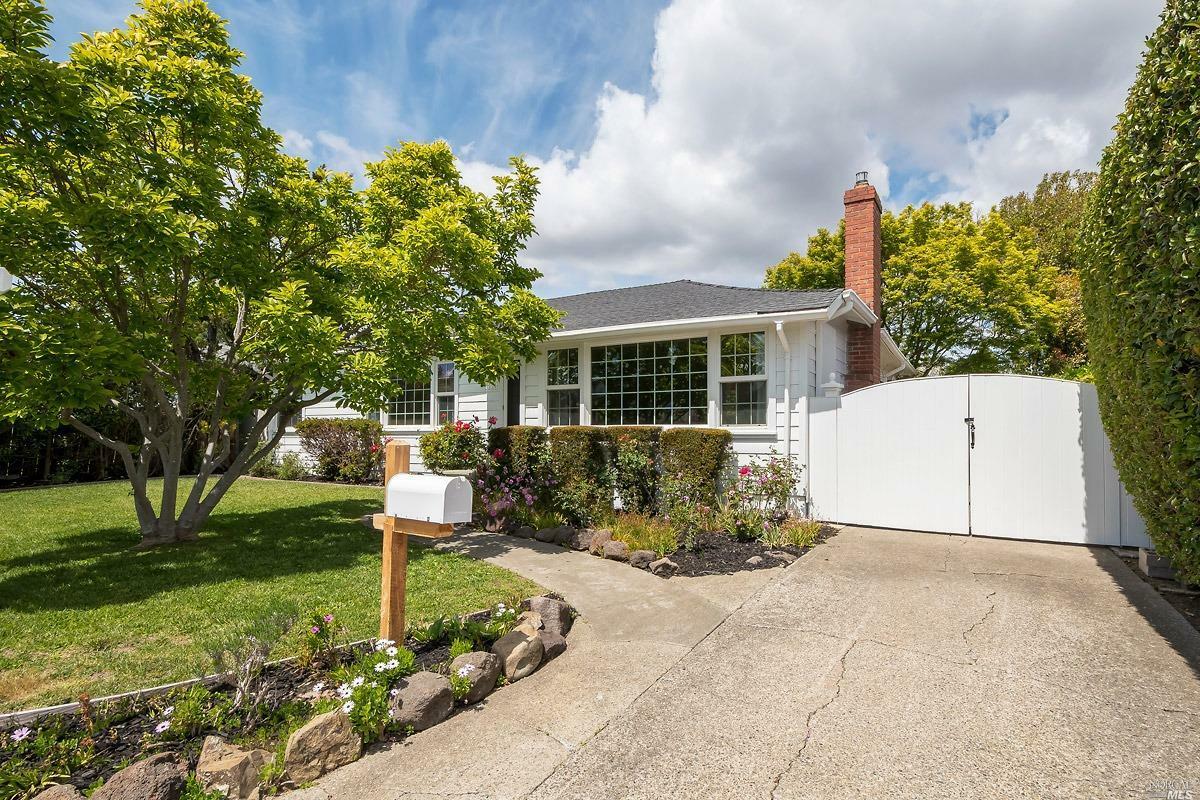 Property Photo:  1112 Mirabella Avenue  CA 94945 