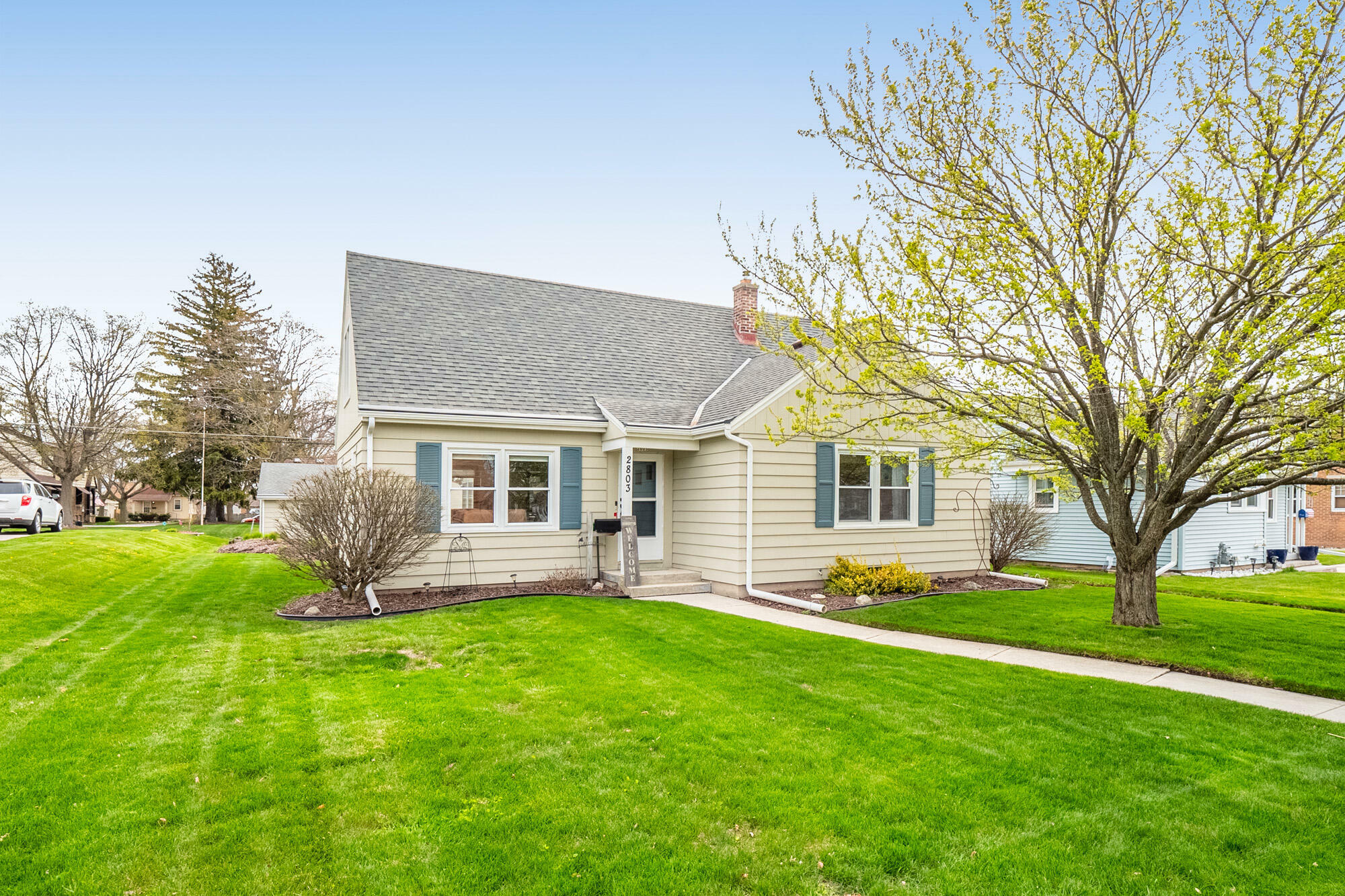 Property Photo: 2803 S 8th St WI 53081